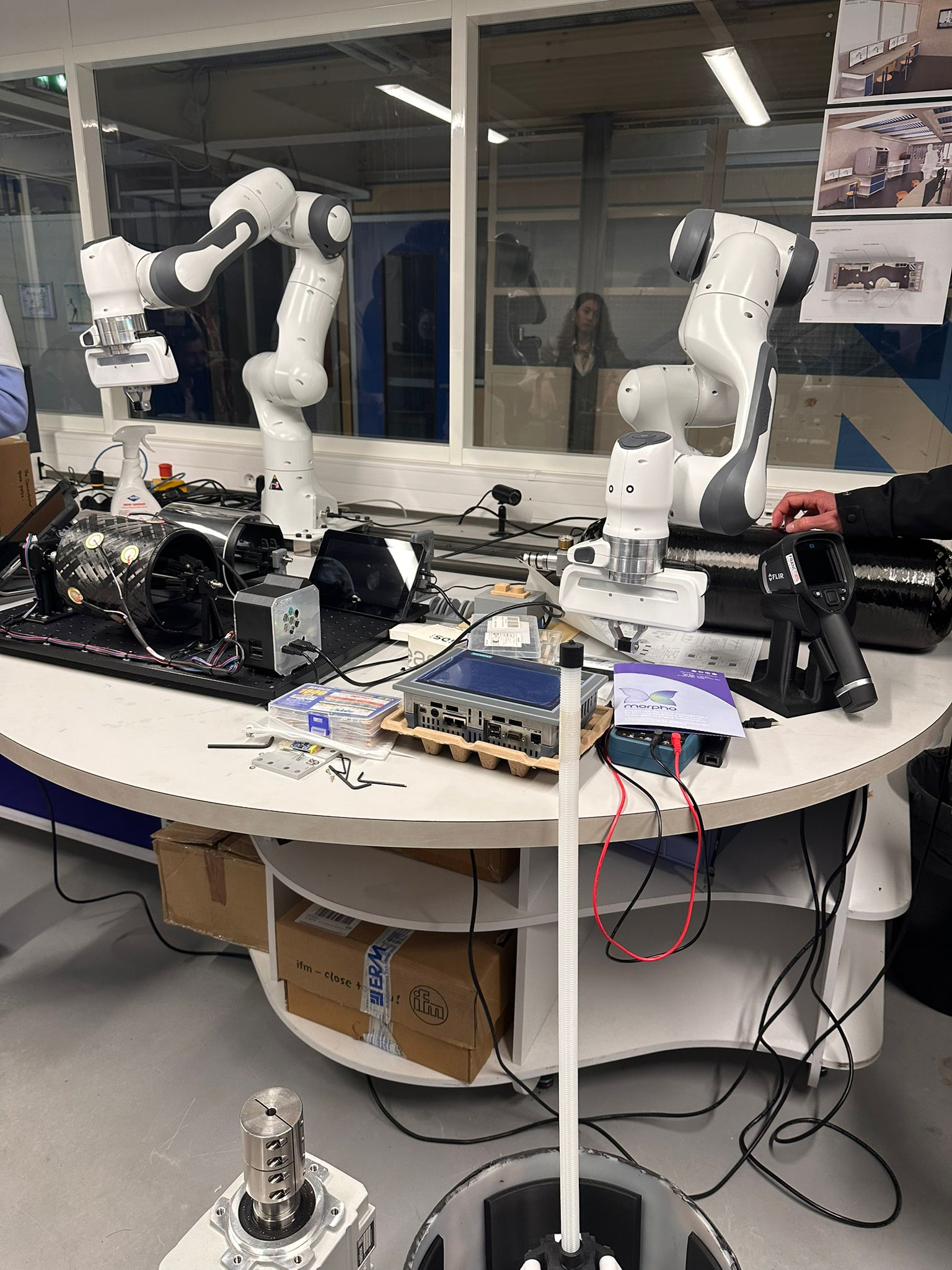 Type IV hydrogen bottle mission setup with robotic bench